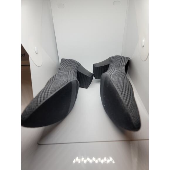 Clarks Teresa Block Heel Pumps in Grey and Black Houndstooth - Picture 3 of 6